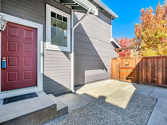 3rd image of 34427 Benedick Ln