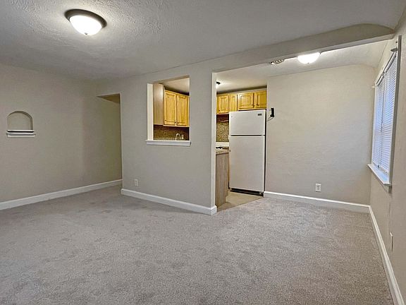 5th image of 108 N Madison St APT D4