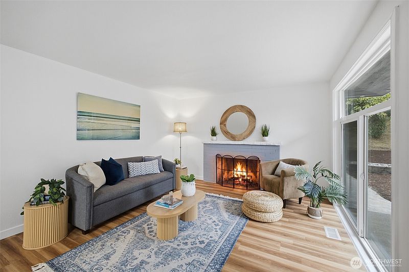 4th image of 5922 23rd Avenue S