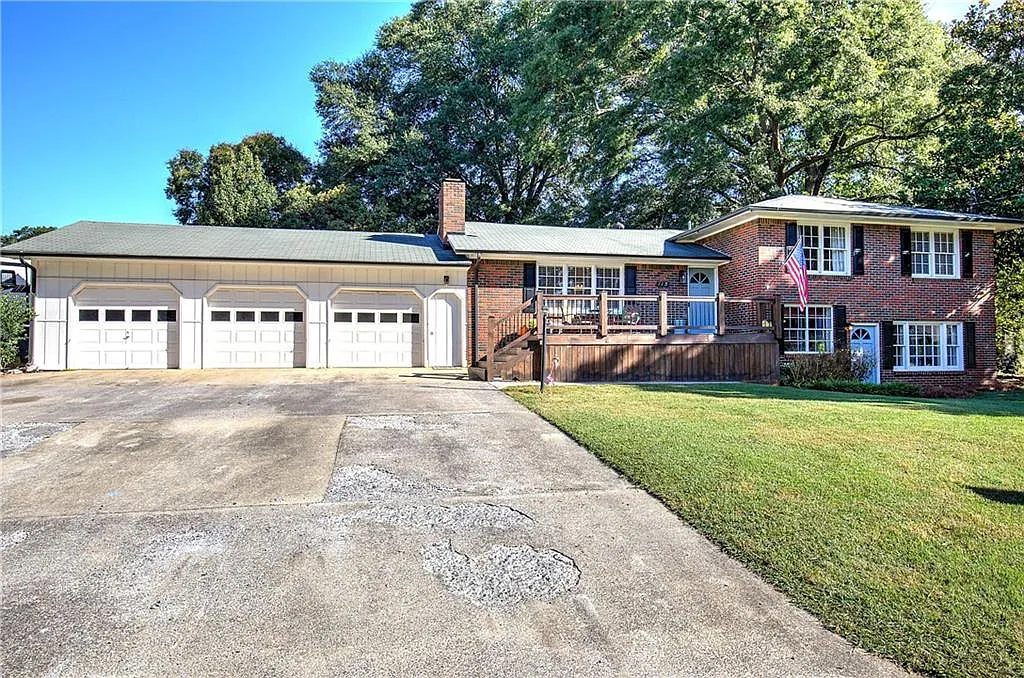 115 Davis Dr photo 1