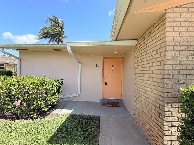 2607 Dudley Dr W #L — Photo 4