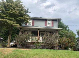 83 Baker Ave, Hermitage, PA 16148
