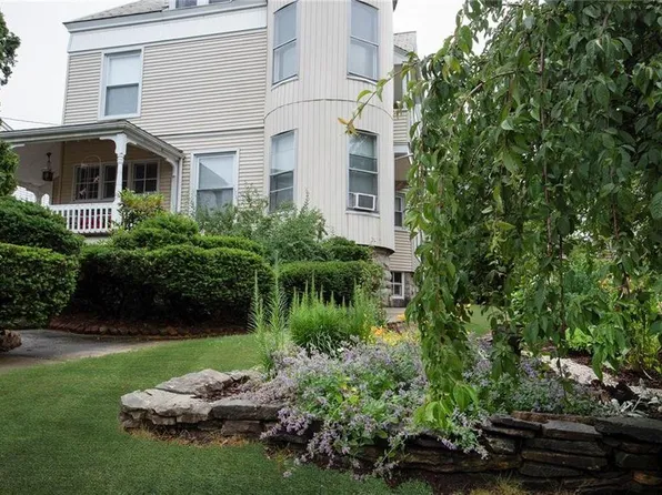 113 Carrington Ave APT 2R, Woonsocket, RI 02895