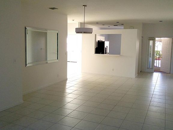 4th image of 10744 Royal Caribbean Cir