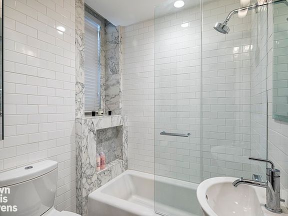 5th image of 161 E 79th St #1RW