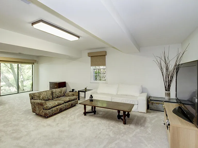 13 Avalon Ct — Photo 27