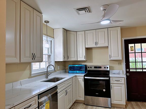 4th image of 4509 Fontaine Dr