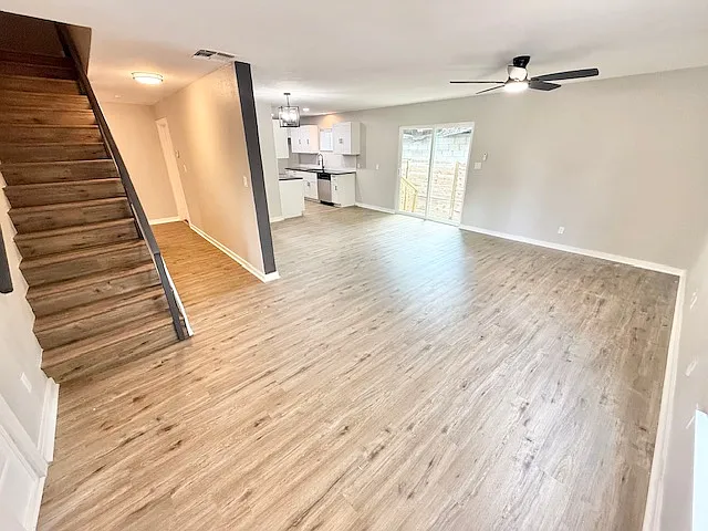 5 bed, 2000 sqft, $2,200 — Photo 3
