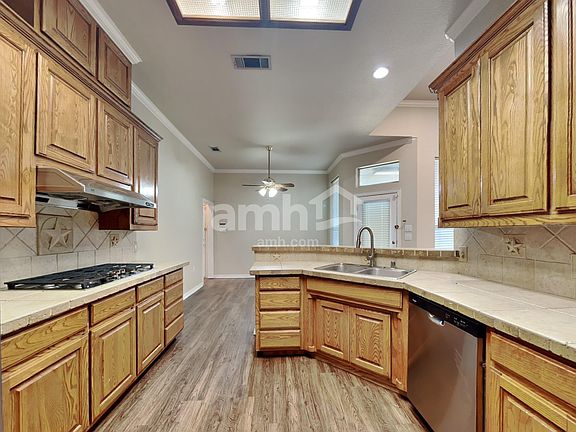 3rd image of 632 Manchester Dr