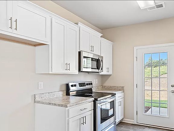 4th image of 3813 Buckskin Way