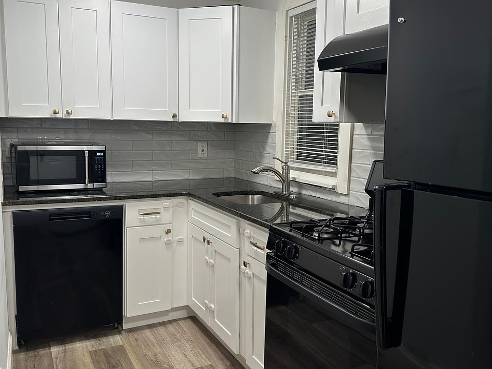 1st image of 429 E 5th St