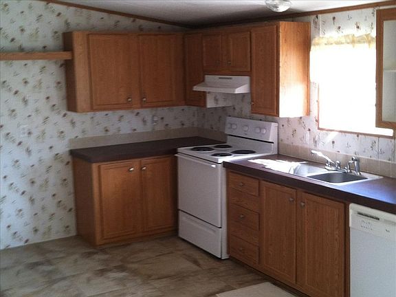 2nd image of 3704 Silver Lake Dr