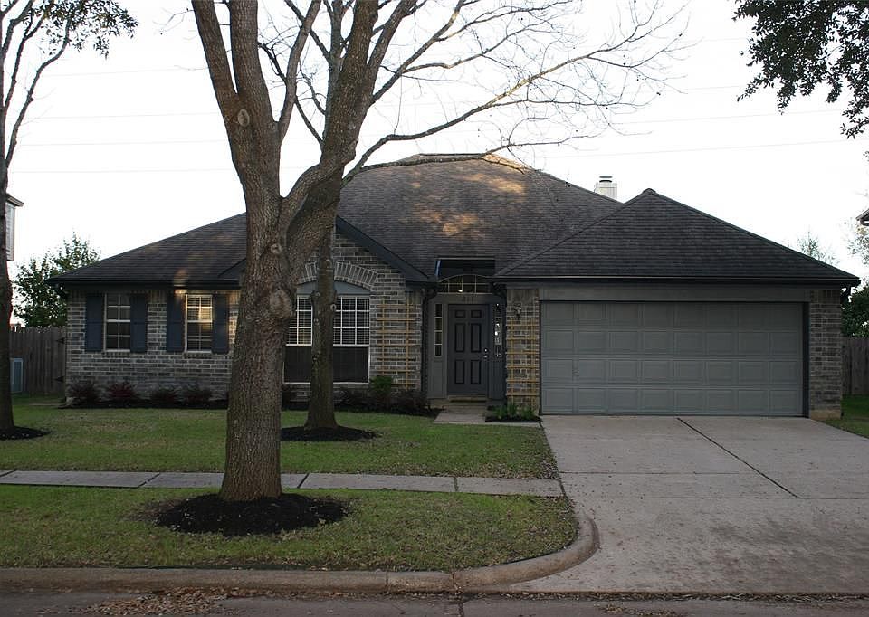 1st image of 211 Scarlet Maple Dr