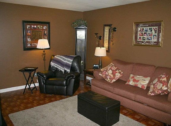 2nd image of 2906 E Yellowstone Dr