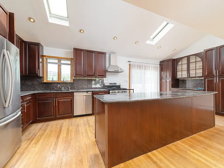 6 Manor Dr — Photo 6