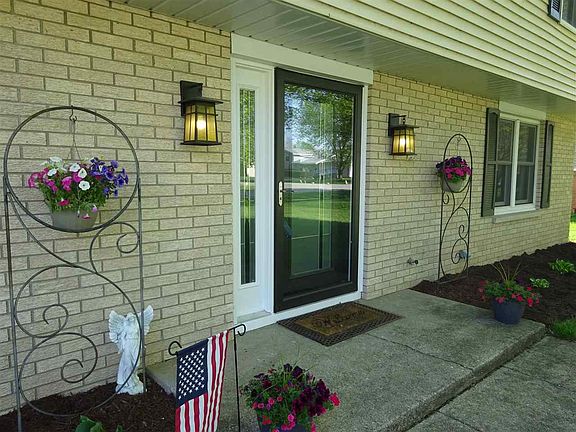 3rd image of 58060 Aspen Dr