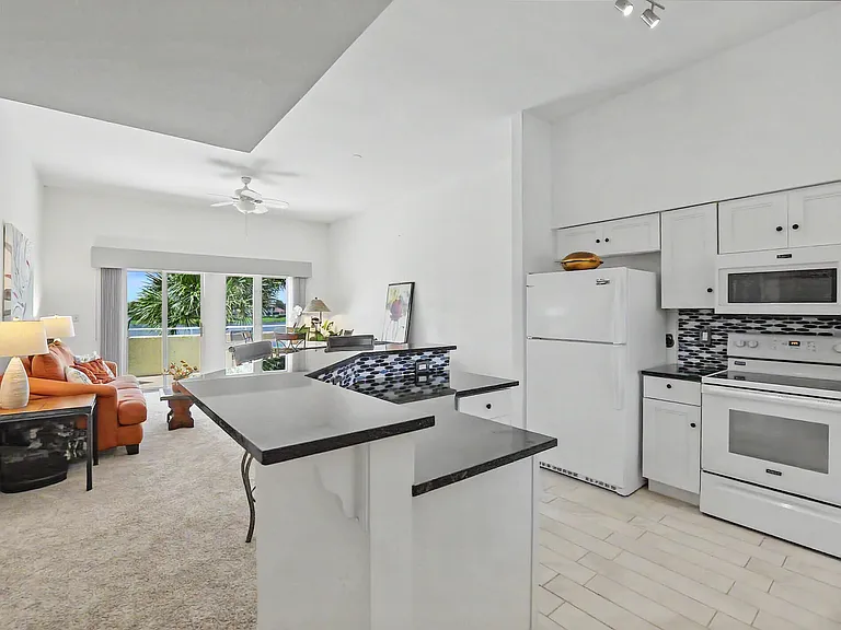5025 Harmony Cir #202 — Photo 8