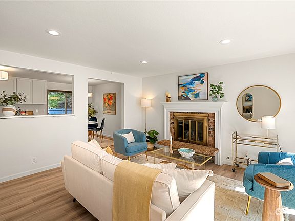 4th image of 15658 185th Avenue NE