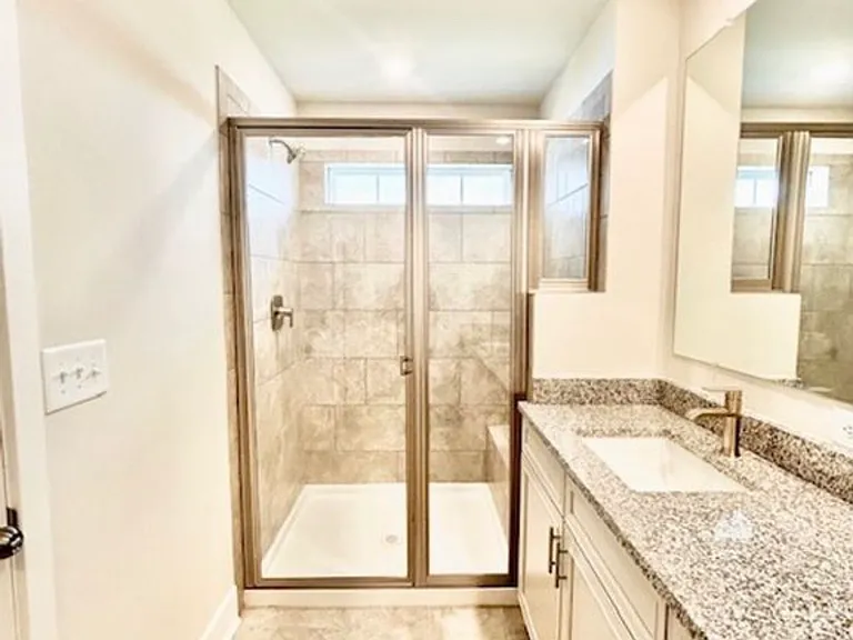 2208 Rodgers Dr — Photo 20