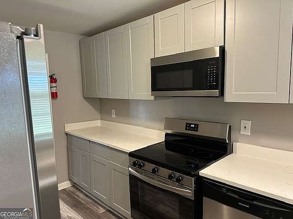 2nd image of 506 Pineridge Dr