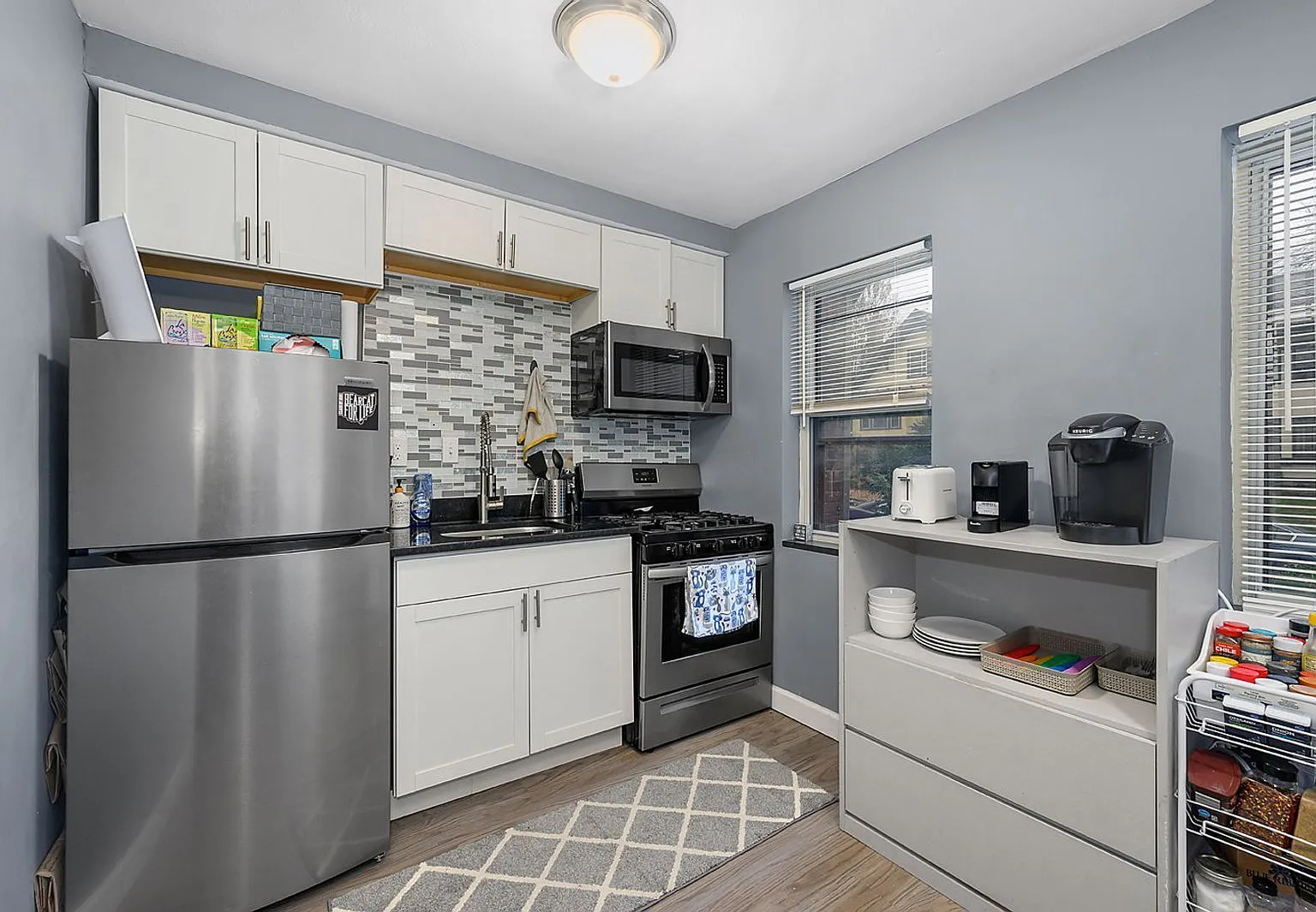 Studio, 1.0 bath, 425 sqft, $955 — Photo 2
