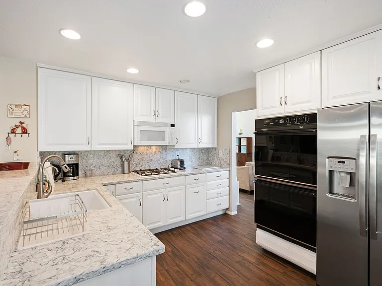20891 Porter Ranch Rd — Photo 13