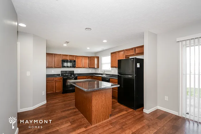 446 Sharp Ct — Photo 3