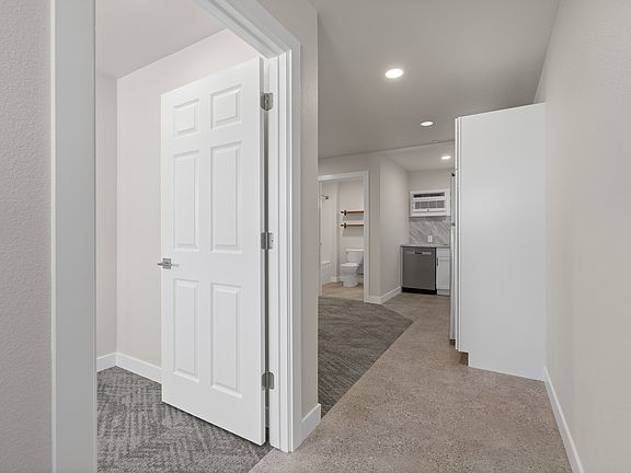 5th image of 208 W Mount Rushmore Rd #5