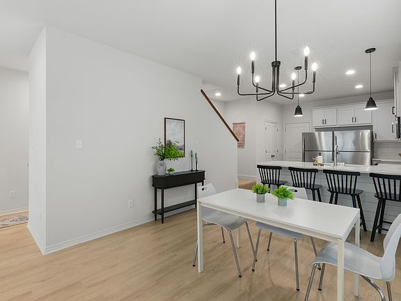 3rd image of 709 Turner St