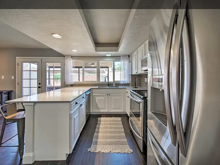 3327 S Poplar St — Photo 3
