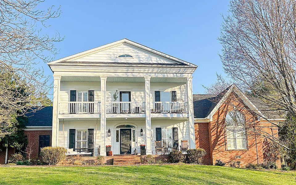 1st image of 501 Oakridge Ln