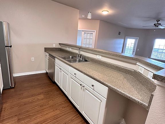 2nd image of 1600 Villa Capri Cir APT 306