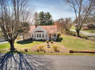 3801 Summit Dr, Kingsport, TN 37664