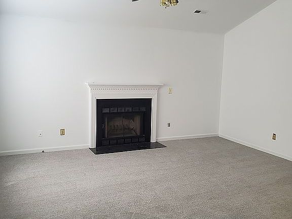4th image of 808 Banner Oak Ct
