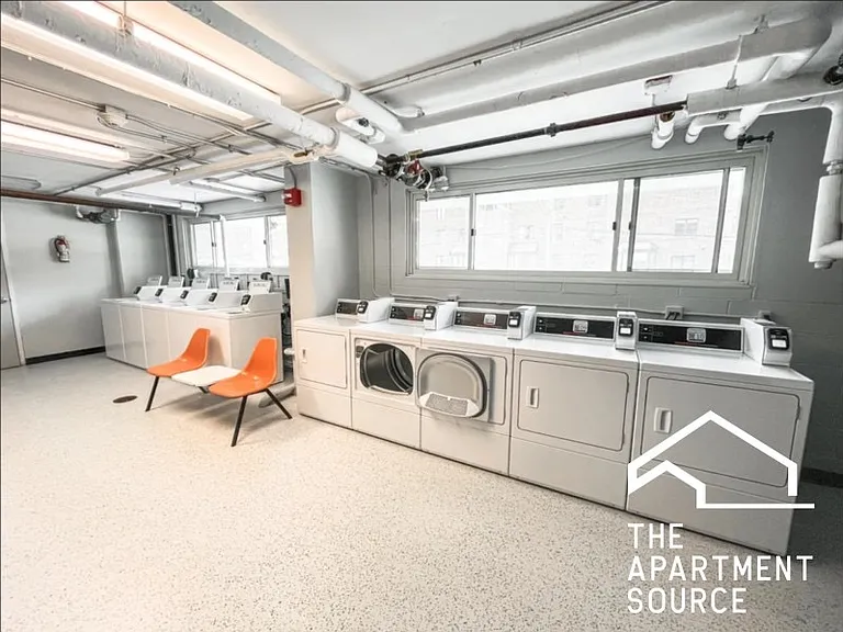 1358 N Dearborn St #5C — Photo 2