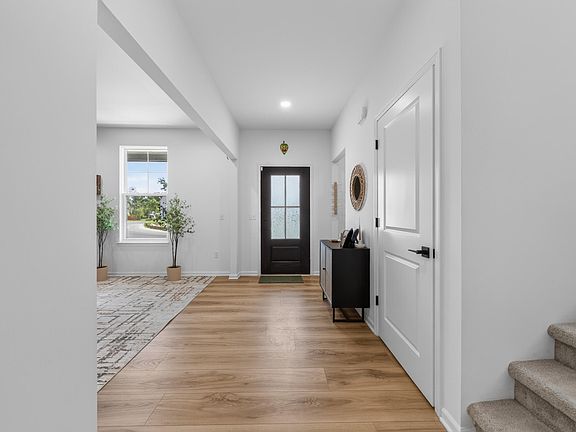 3rd image of 50388 Hedgewood Dr