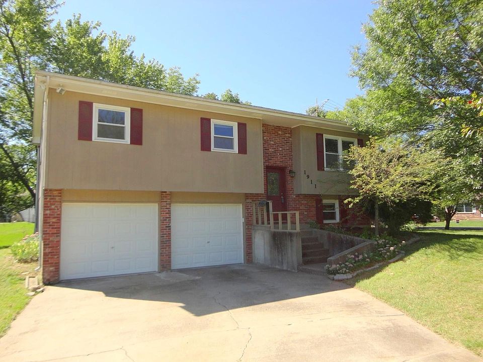 1st image of 1911 N Southeast Trails Dr