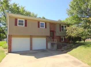 1911 N Southeast Trails Dr, Columbia, MO 65202