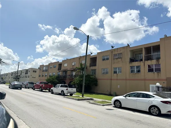 1300 W 53rd St APT 35, Hialeah, FL 33012