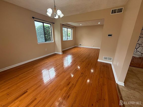 3rd image of 1302 Edison Glen Ter