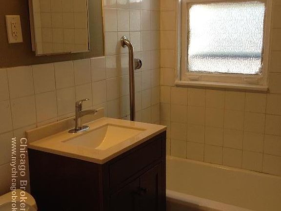 5th image of 5501 N Sawyer Ave #1N