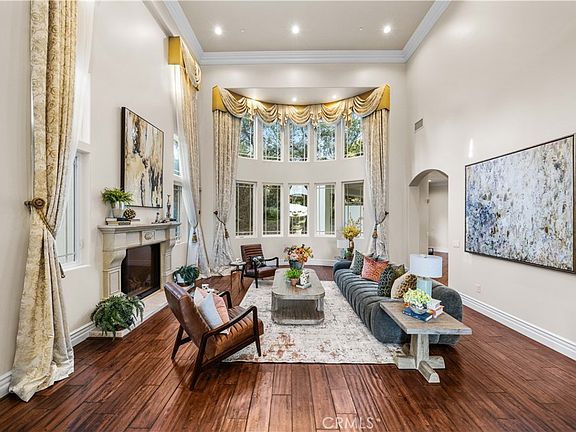 5th image of 805 West Rd