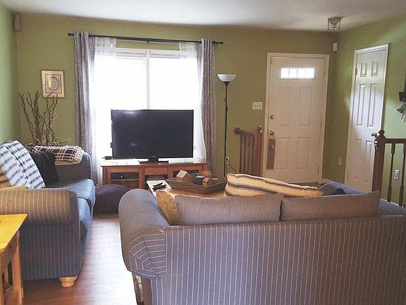 3rd image of 15469 Cliffview Dr