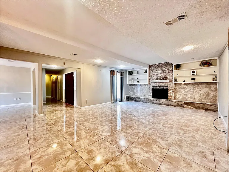 13819 Wickersham Ln — Photo 8