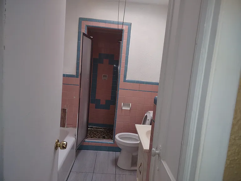 6753 Castor Ave — Photo 7