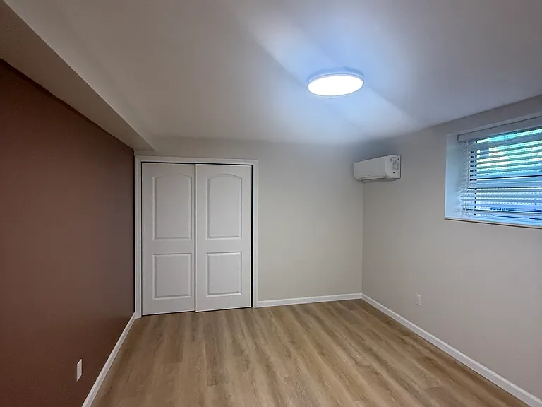 2240 Hering Ave — Photo 2