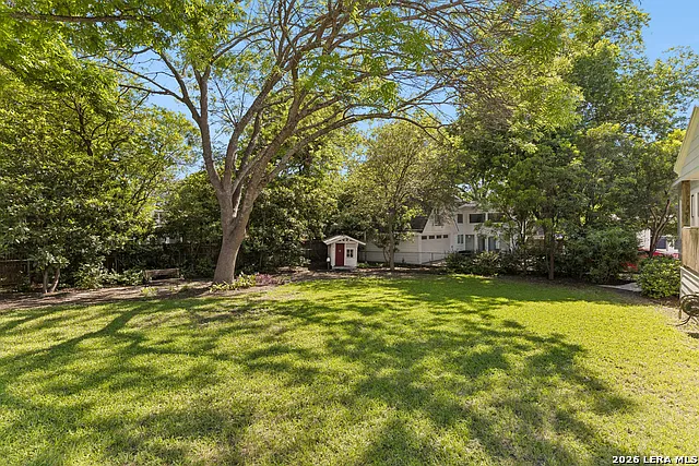120 Lamont Ave — Photo 54