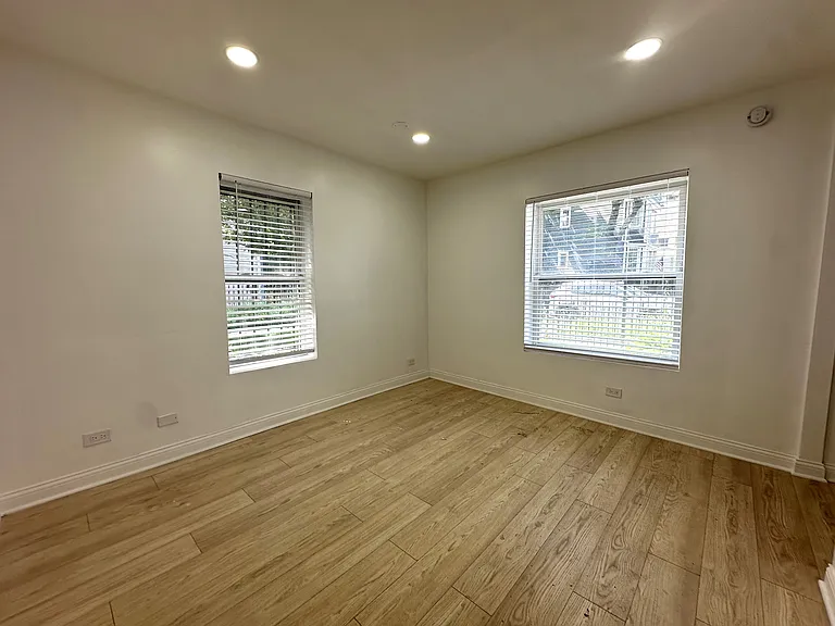 1507 W Nelson St #1 — Photo 3