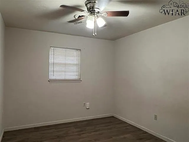 3 bed, 1.5 bath, 1066 sqft, $1,200 — Photo 2