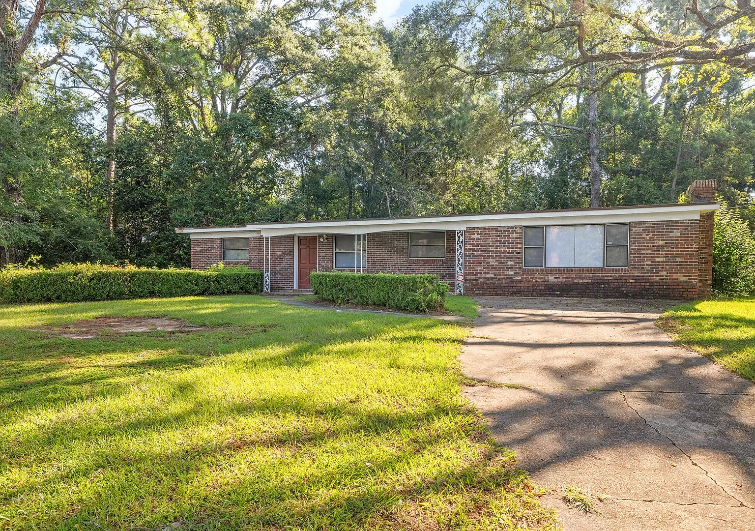 4 Bedroom House with Huge Yard by FSU for Fall 2027! — Photo 1